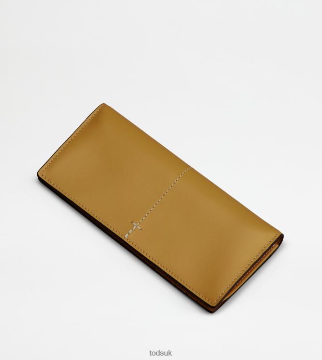 Tod's Men Vertical Wallet in Leather 602L841025 Brown