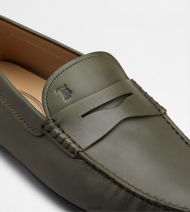 Tod's Men City Gommino Driving Shoes in Leather 602L84772 Green