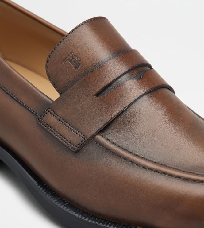 Tod's Men Loafers in Leather 602L84698 Brown